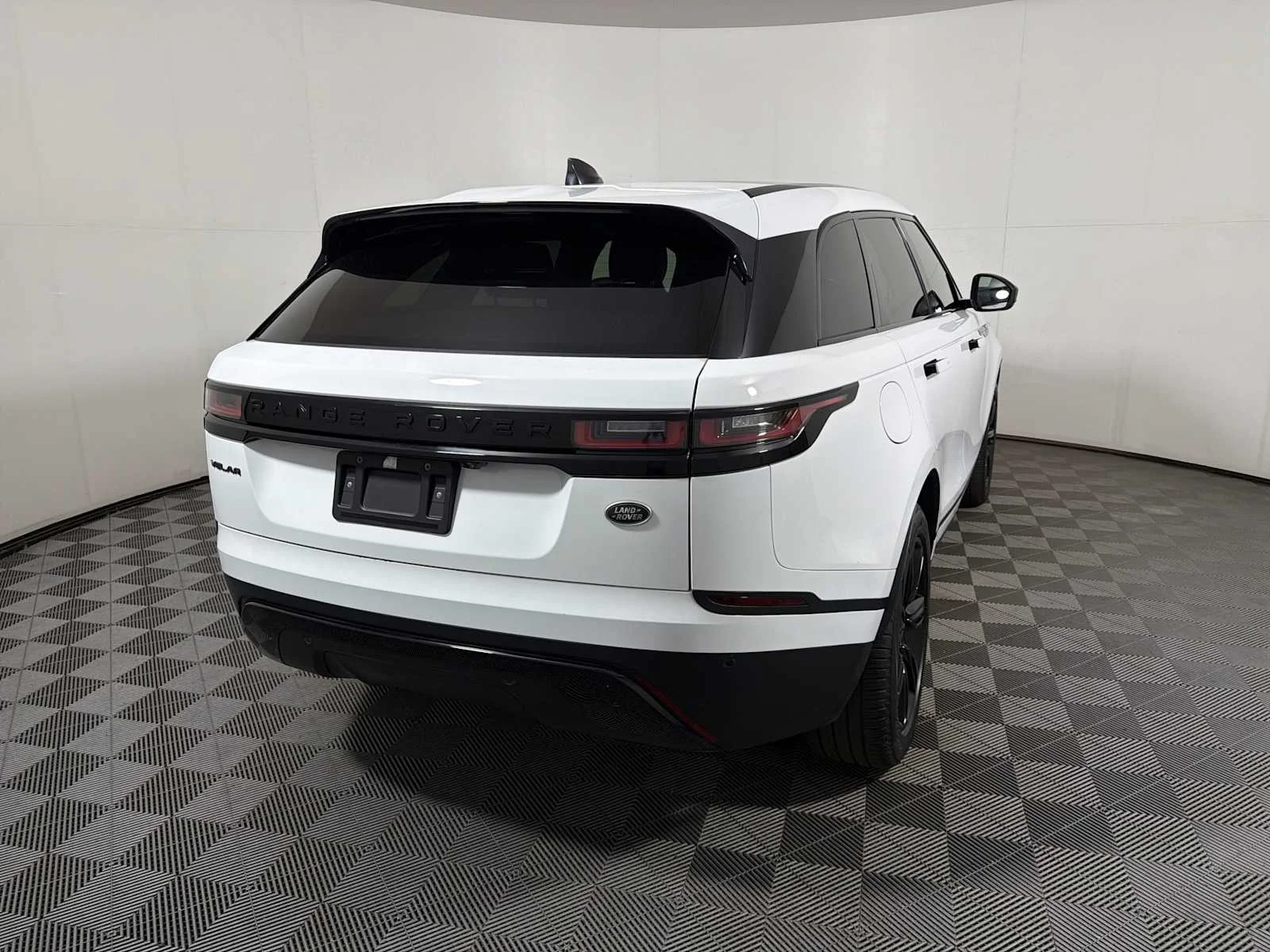 Used 2022  Land Rover S image 6