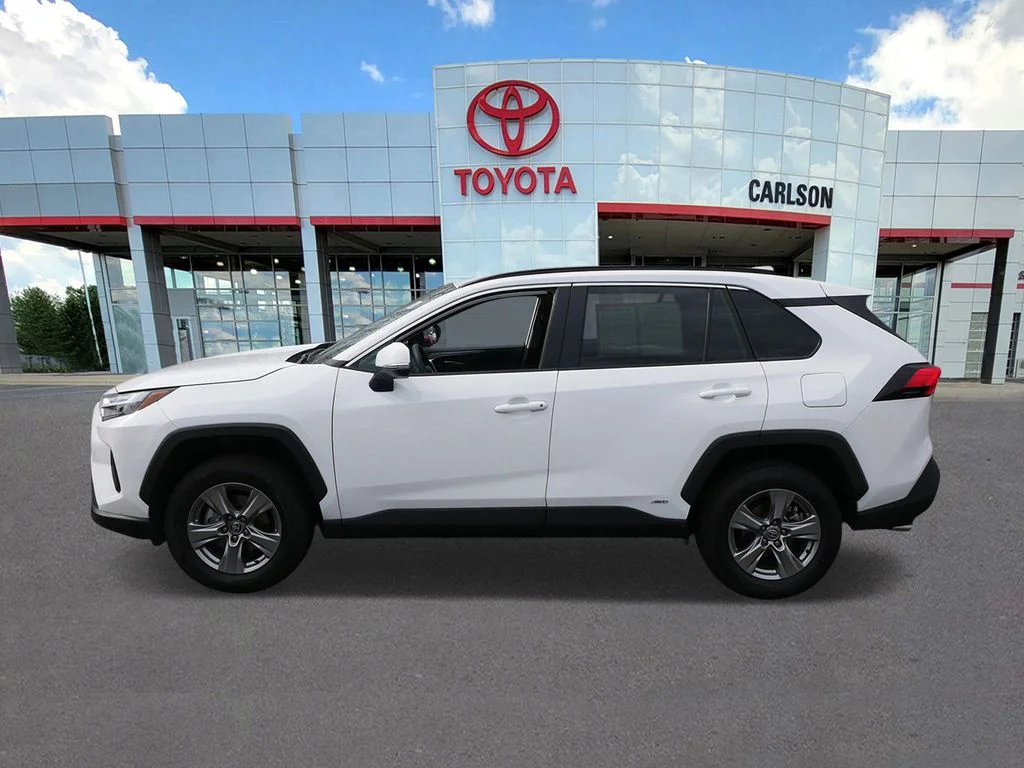 Used 2025 White Toyota XLE image 7