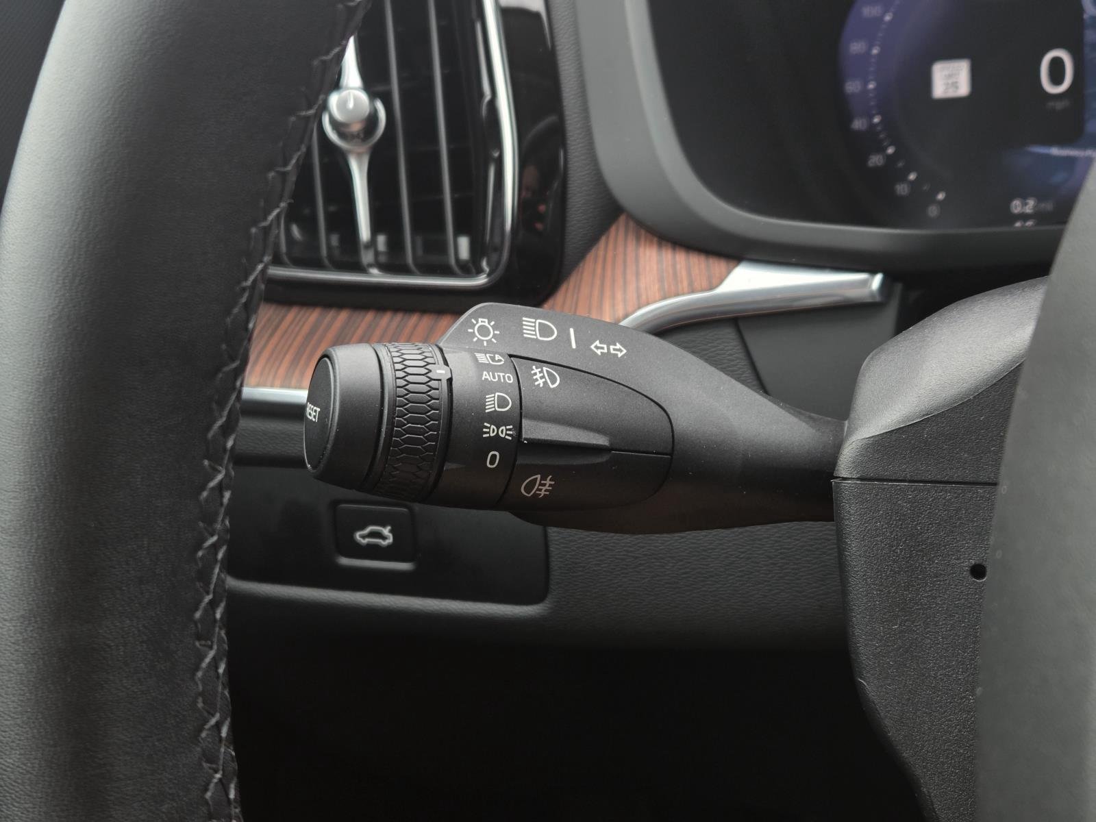 Used 2023 Silver Dawn Metallic Volvo Plus Dark Theme image 21