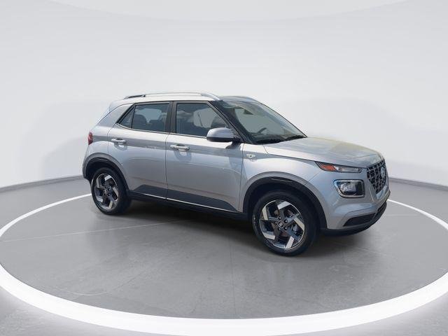 New 2026 Silver Hyundai SEL image 2