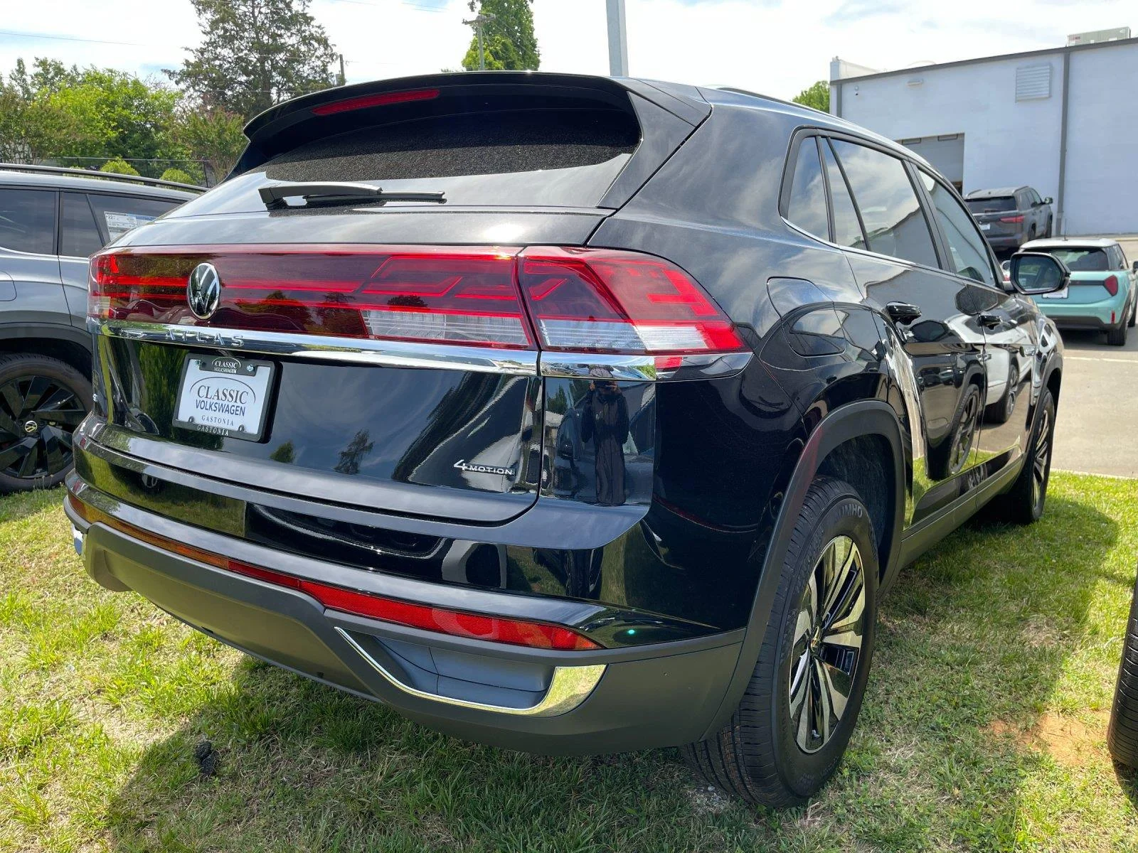 New 2026 Deep Black Pearl Volkswagen 2.0T SE image 6