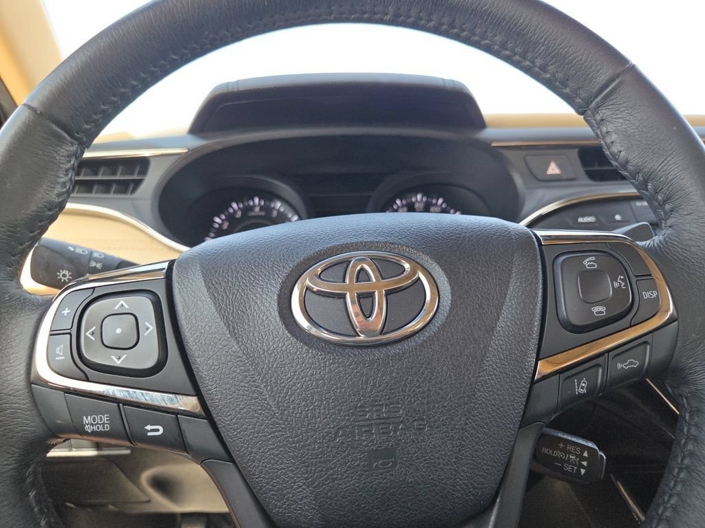 Certified Used 2018 Creme Brulee Toyota XLE Premium image 35