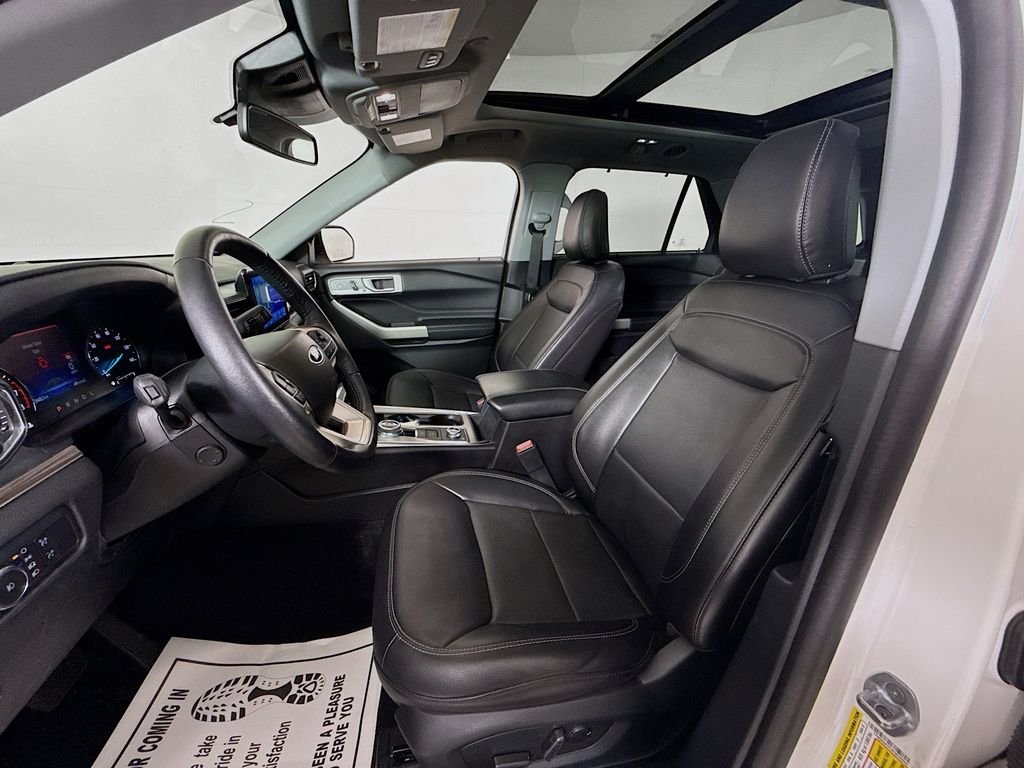 Used 2022 Star White Metallic Tri-Coat Ford Limited image 22