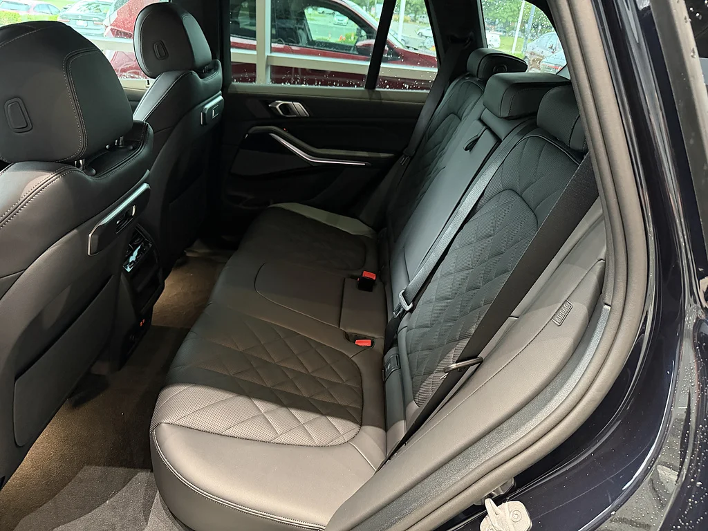 New 2026 Carbon Black Metallic BMW xDrive40i image 13