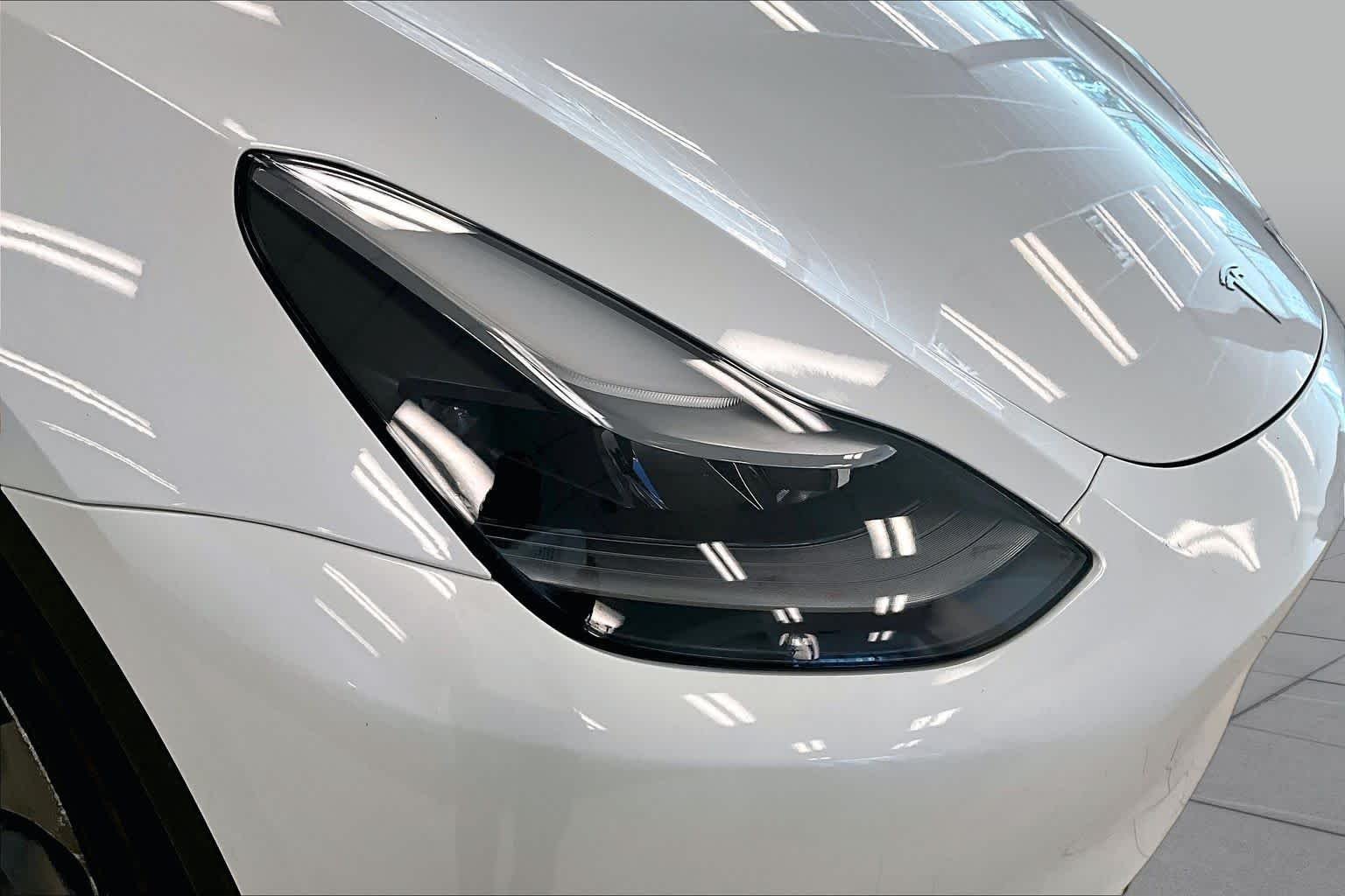 Used 2022 Pearl White Multi-Coat Tesla Performance image 24