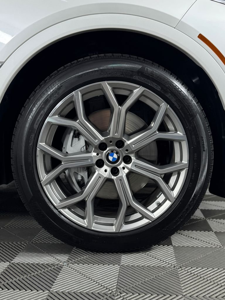 Used 2023 White Metallic BMW xDrive40i image 55