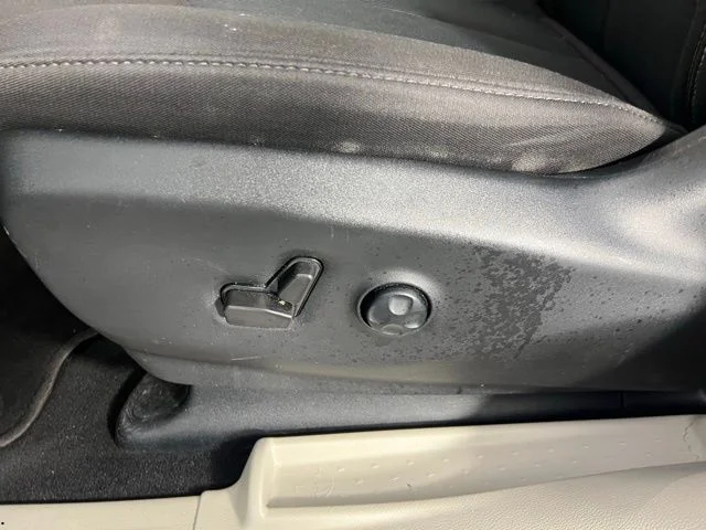 2022 Chrysler Voyager LX - Photo 16