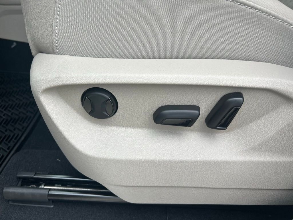 New 2026 Black Volkswagen SE w/Technology image 51