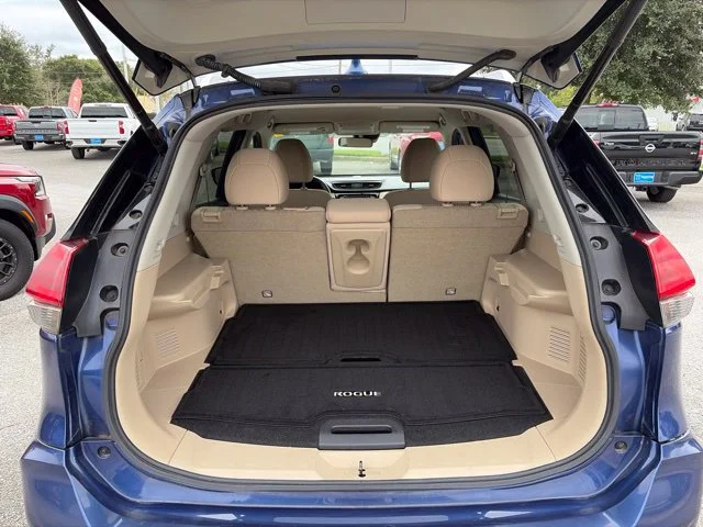 Used 2020 Blue Nissan SV image 19