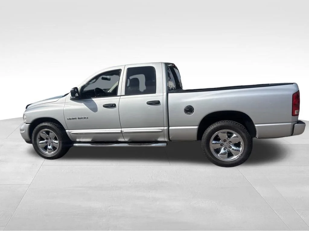 Used 2004 Black Dodge SLT image 13