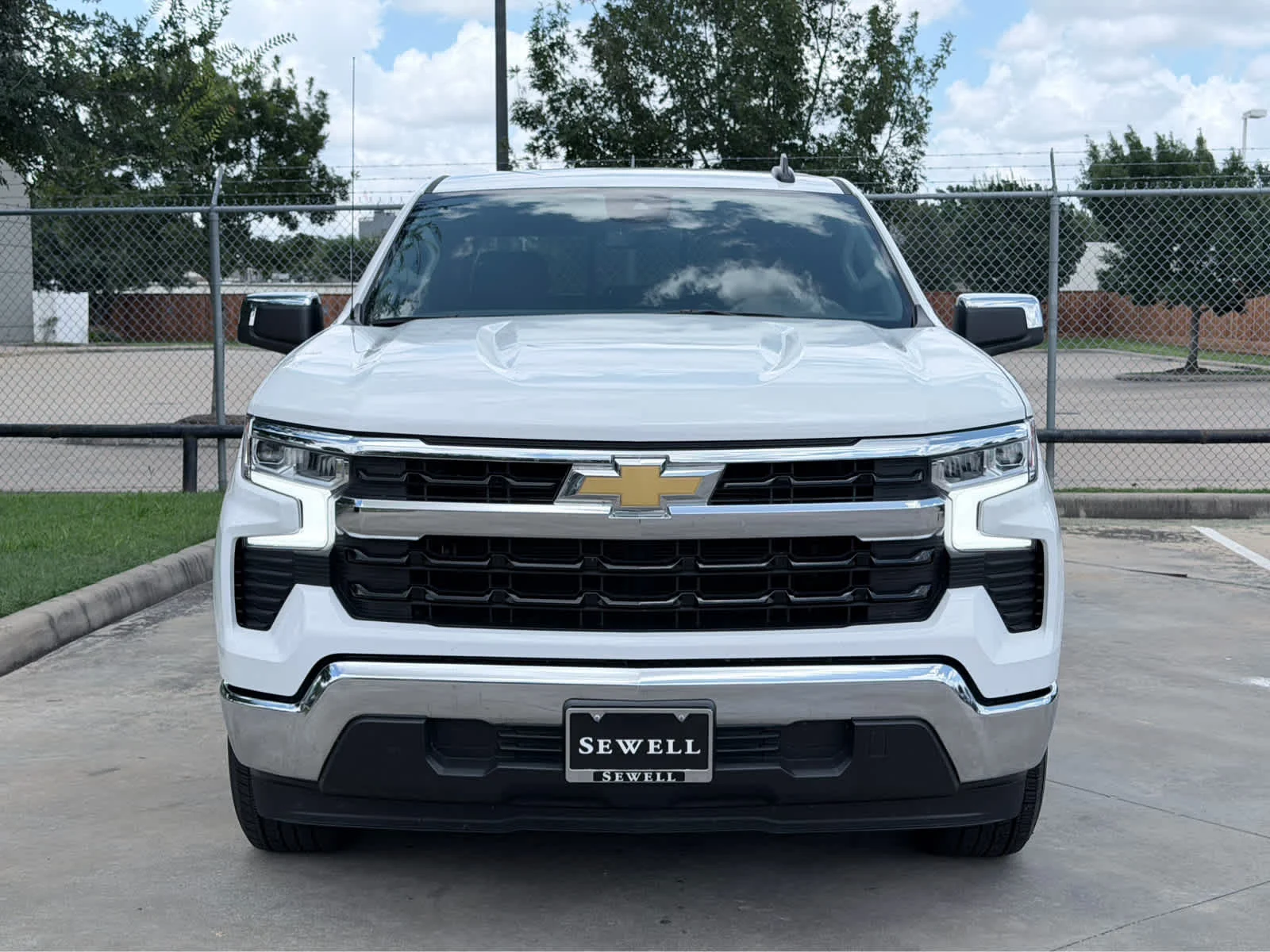 Used 2025 Summit White Chevrolet LT image 2