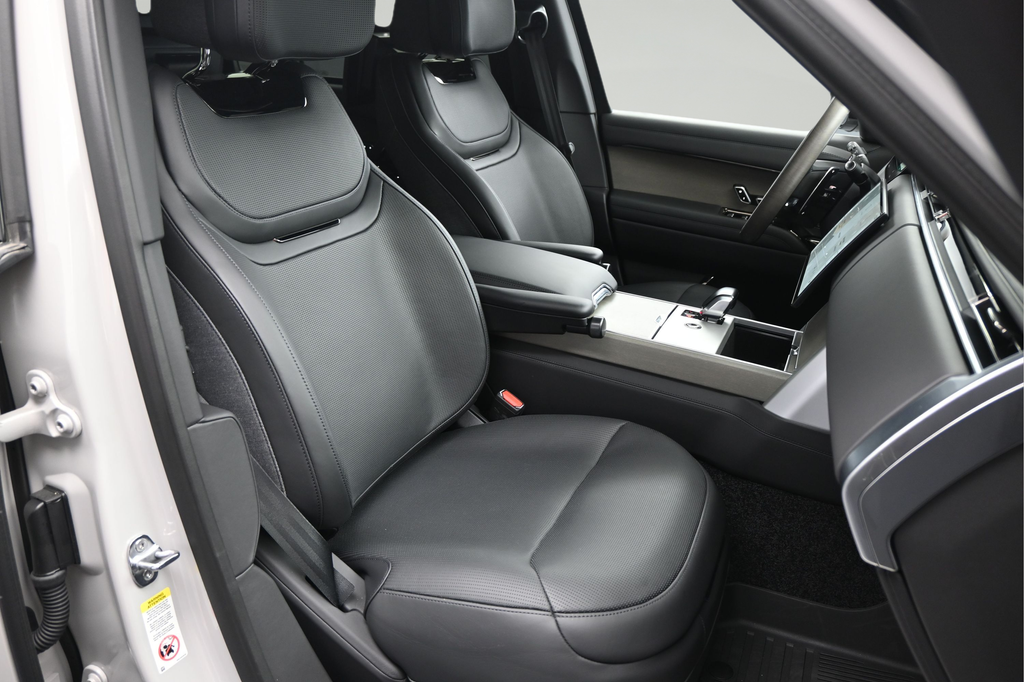 2026 Land Rover Range Rover SV - Photo 18
