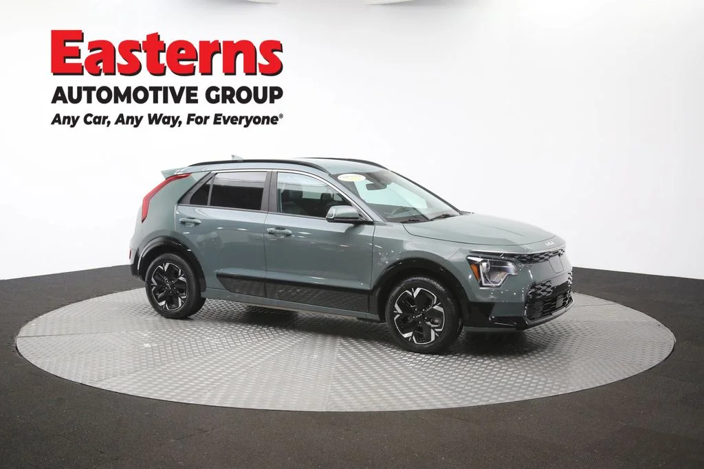 Used 2023 Green Kia Wind image 47