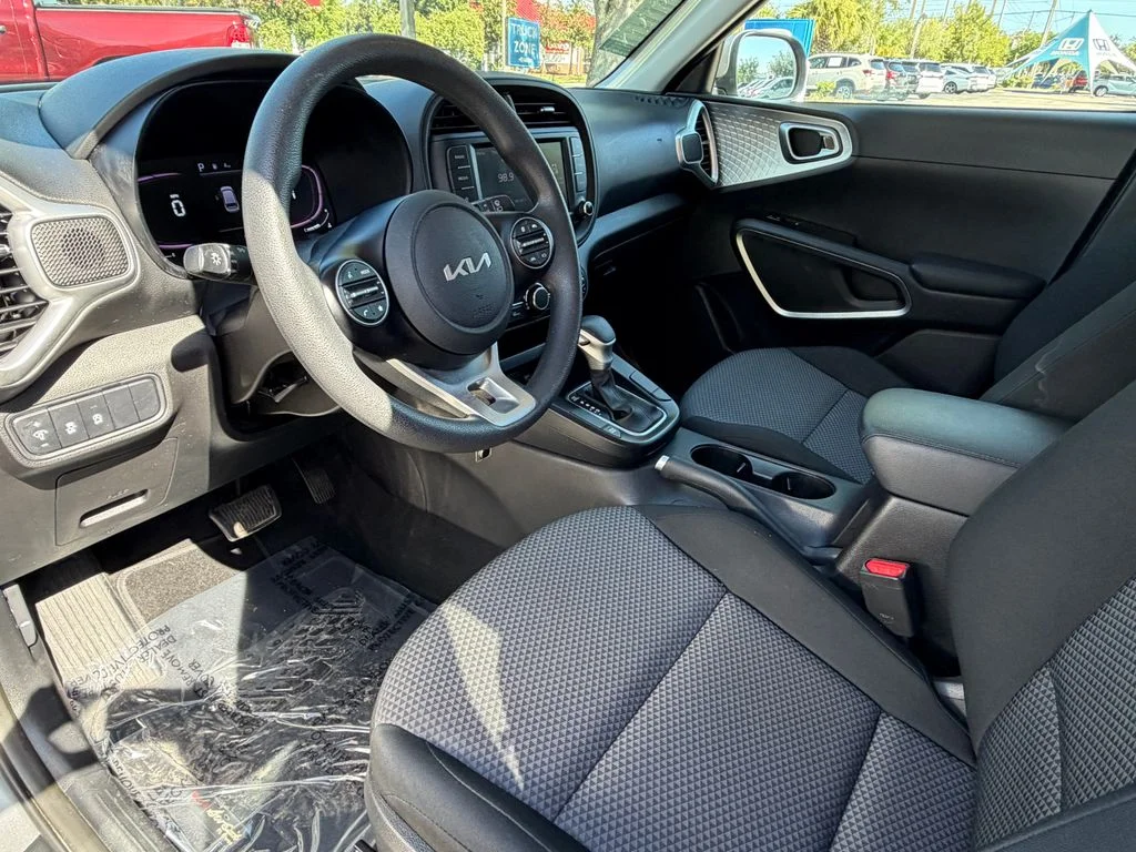 2024 Kia Soul LX - Photo 20