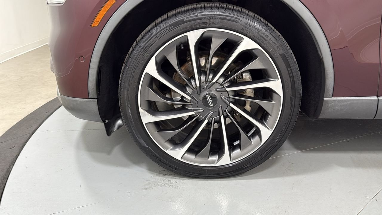 Used 2020 Red Lincoln Reserve image 25