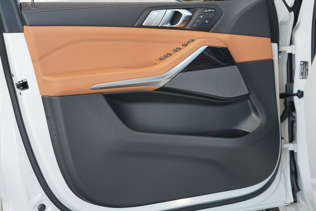 New 2027 Mineral White Metallic BMW xDrive40i image 11