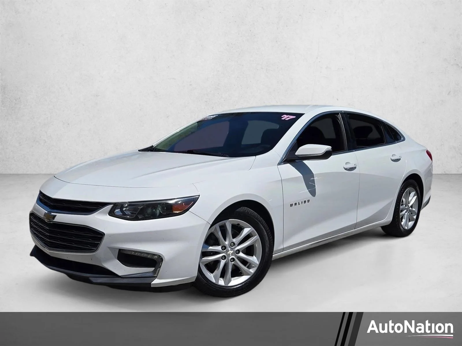 Used 2018 Summit White Chevrolet LT image 1