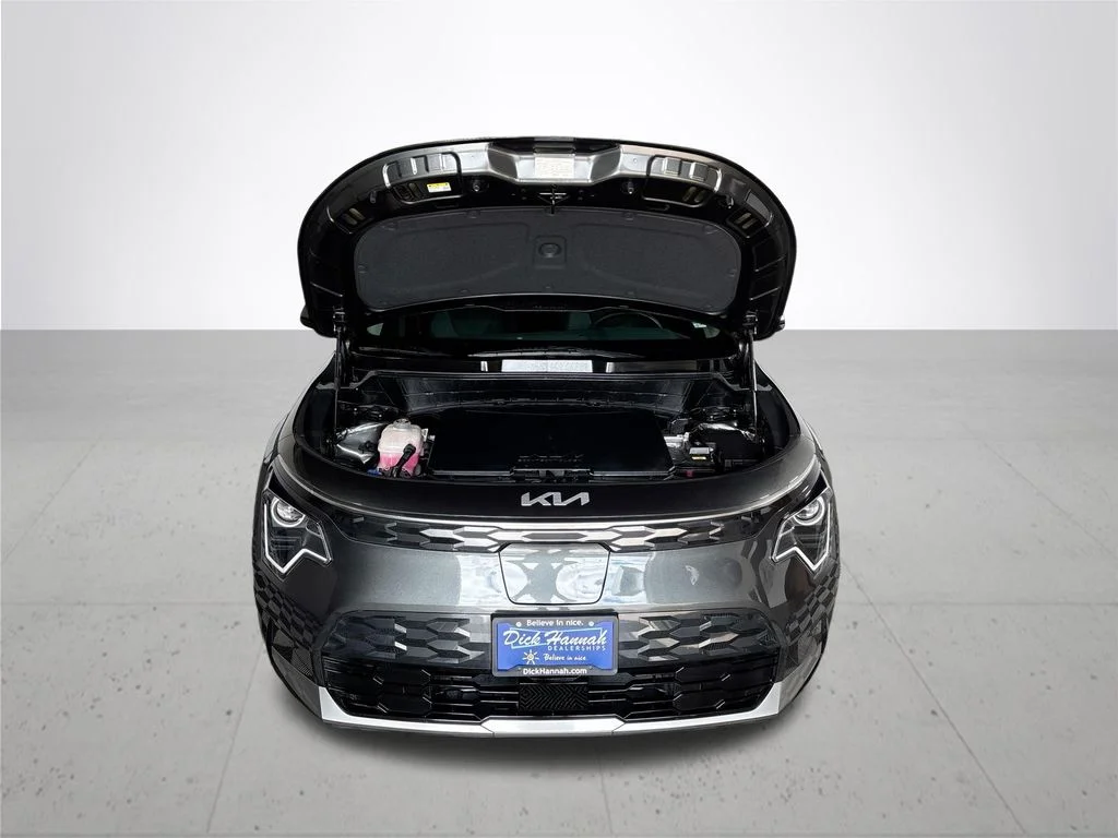 Used 2024 Gray Kia Wind image 22