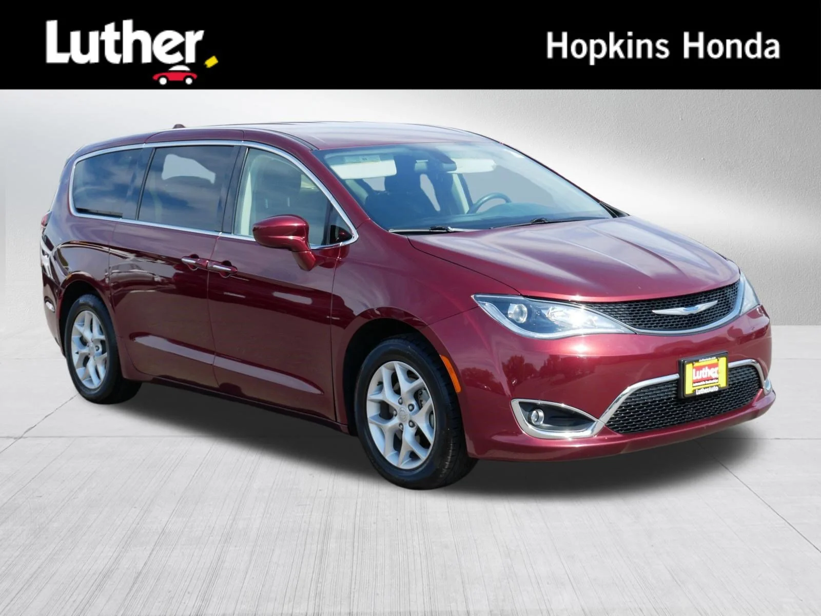2018 Chrysler Pacifica Touring Plus's photo