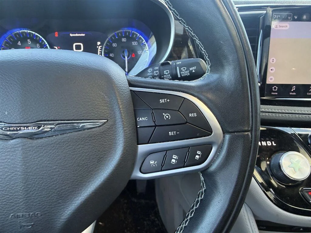 Used 2022 Fathom Blue Pearlcoat Chrysler Limited image 20