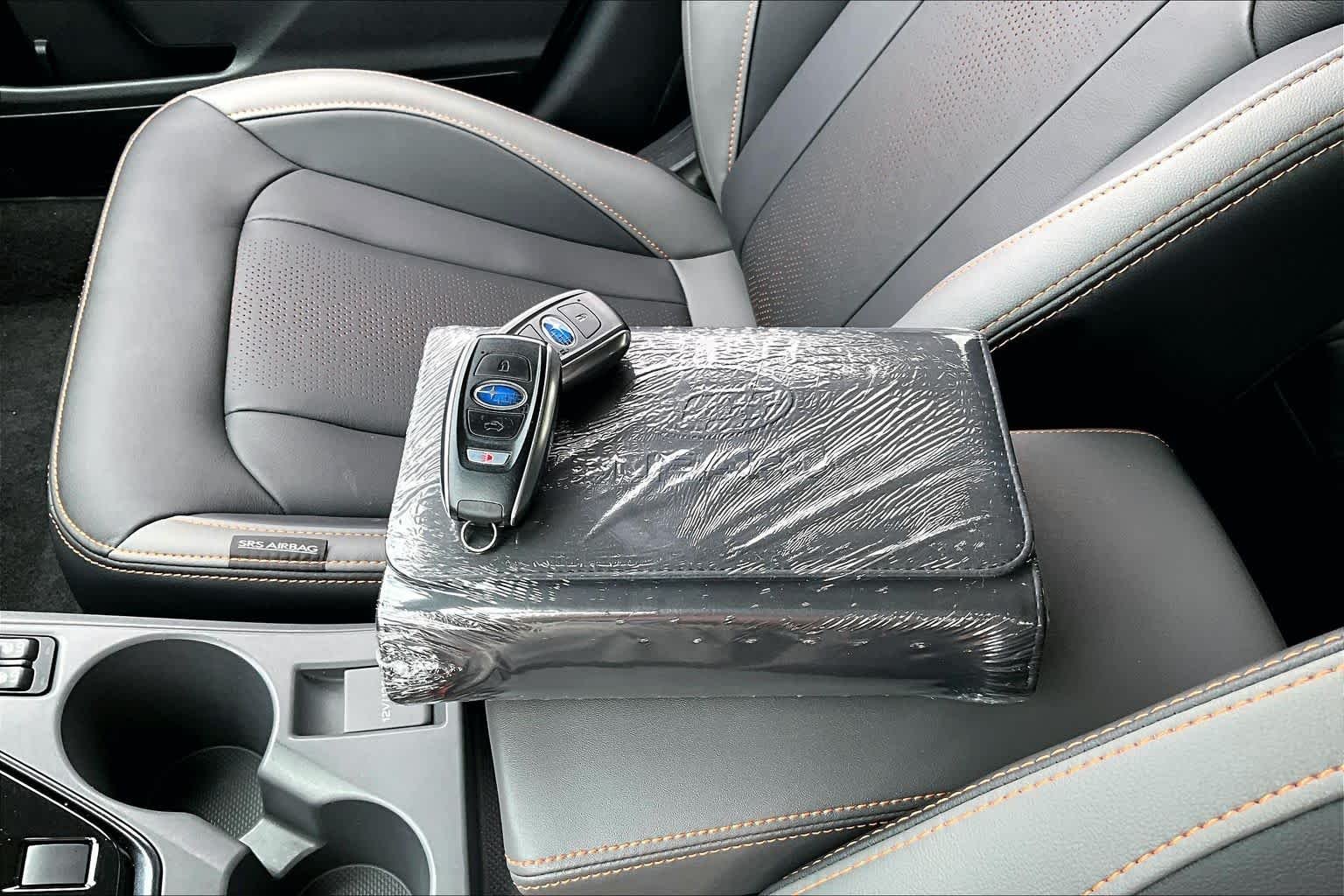 Used 2025 Ice Silver Metallic Subaru Limited image 15