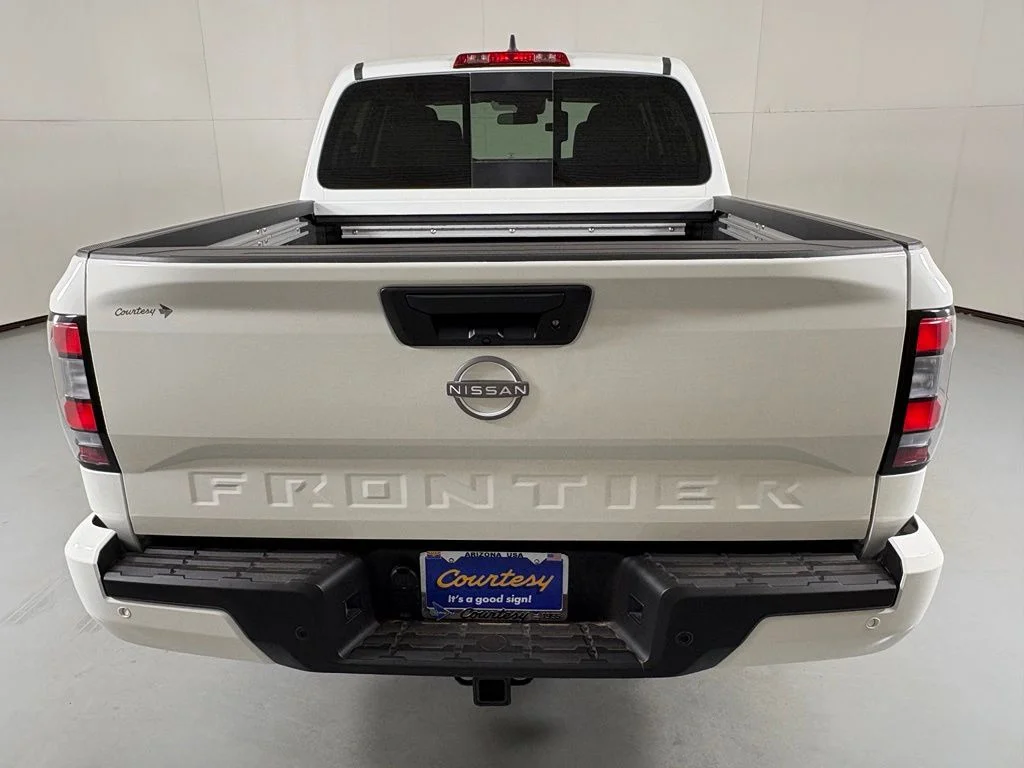 New 2026 Glacier White Nissan Crew Cab SV image 7
