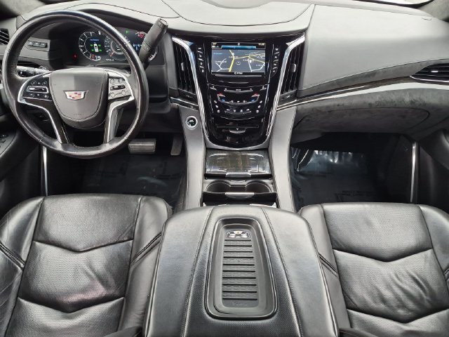 Used 2018 CRYSTAL WHITE TRICOAT Cadillac Platinum image 30