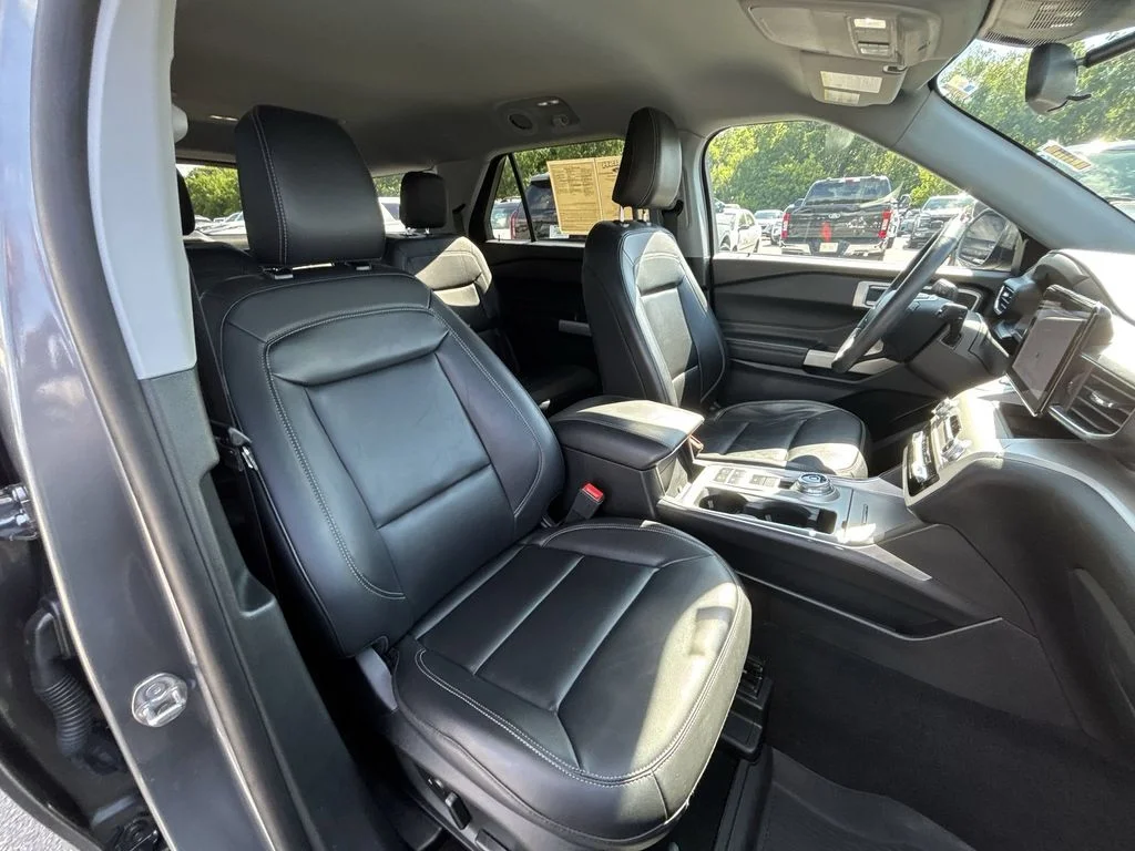 Used 2023 Gray Ford XLT image 27