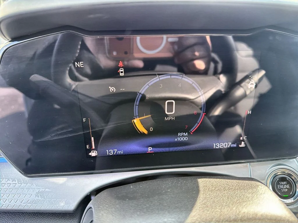Used 2025 White Chevrolet LT image 17
