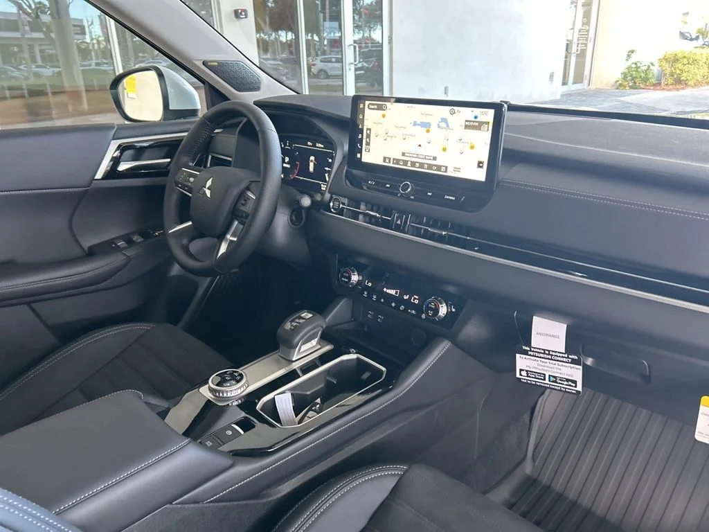 New 2026 White Mitsubishi SE image 22