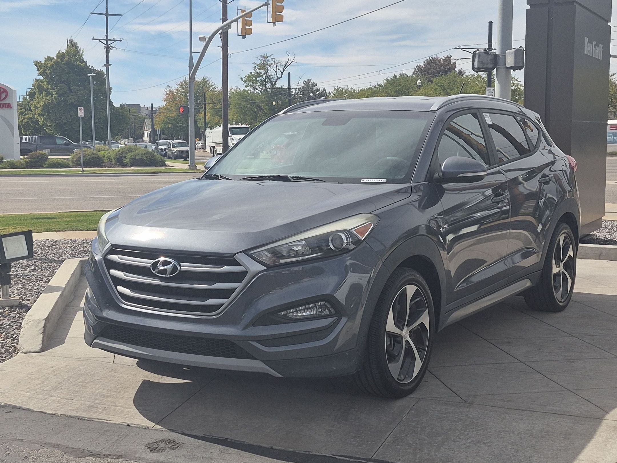 Used 2017 Coliseum Gray Hyundai Sport image 8