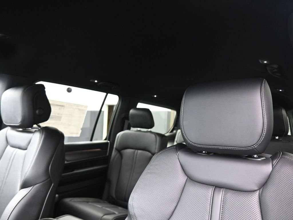 New 2026 Bright White Clear-Coat Exterior Paint Jeep Limited Altitude image 2