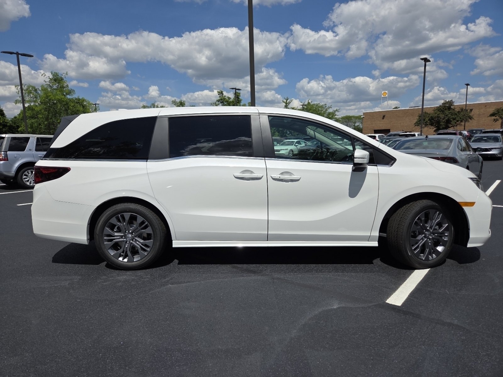New 2026 Platinum White Pearl Honda Touring image 24