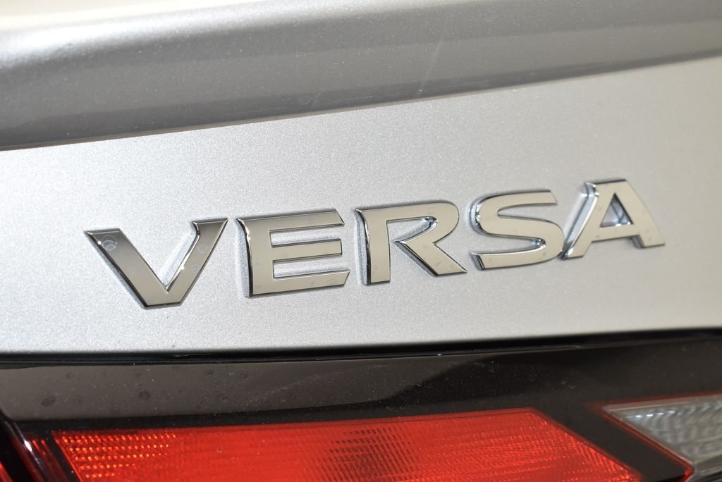 2025 Nissan Versa Sedan SR - Photo 9