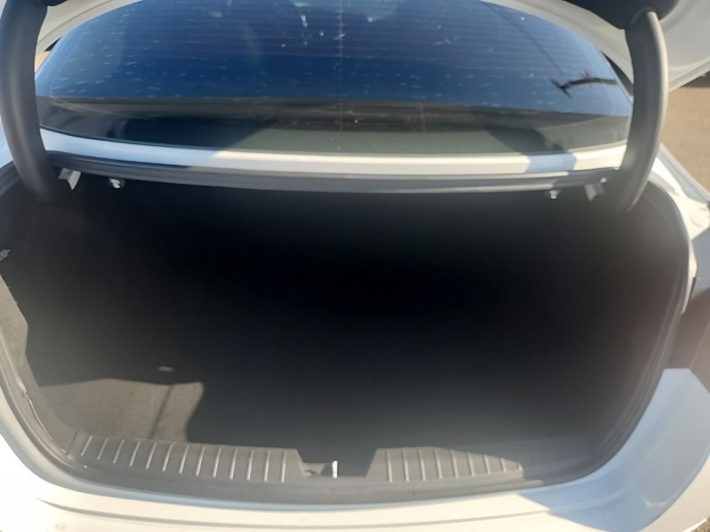 Used 2015 Snow White Pearl Kia EX image 18