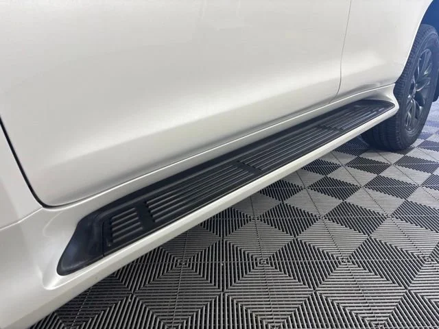 Used 2023 White Lexus GX 460 Premium image 47