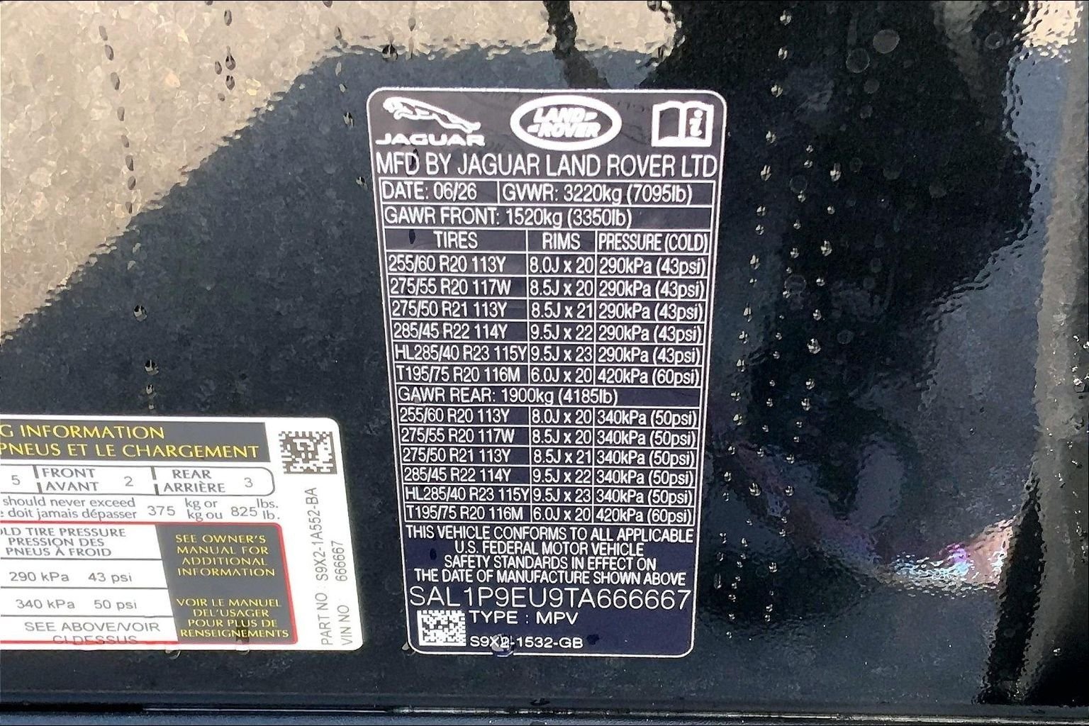 New 2026 Santorini Black Land Rover SE image 18