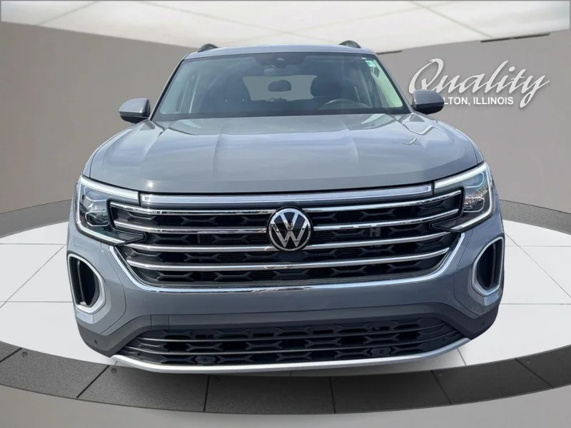 Used 2025 Gray Volkswagen 2.0T SE w/Technology image 11