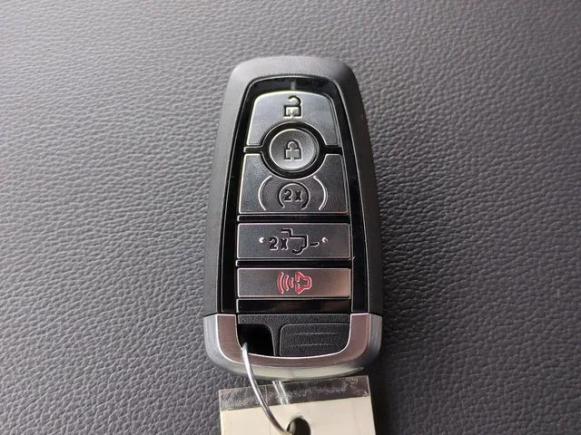 New 2026 Oxford White Ford XLT image 28