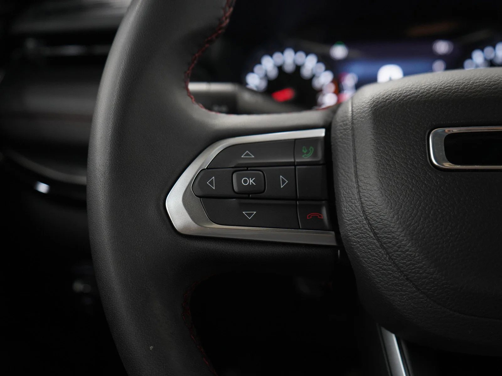 Used 2025 Bright White Clearcoat Jeep Trailhawk image 24