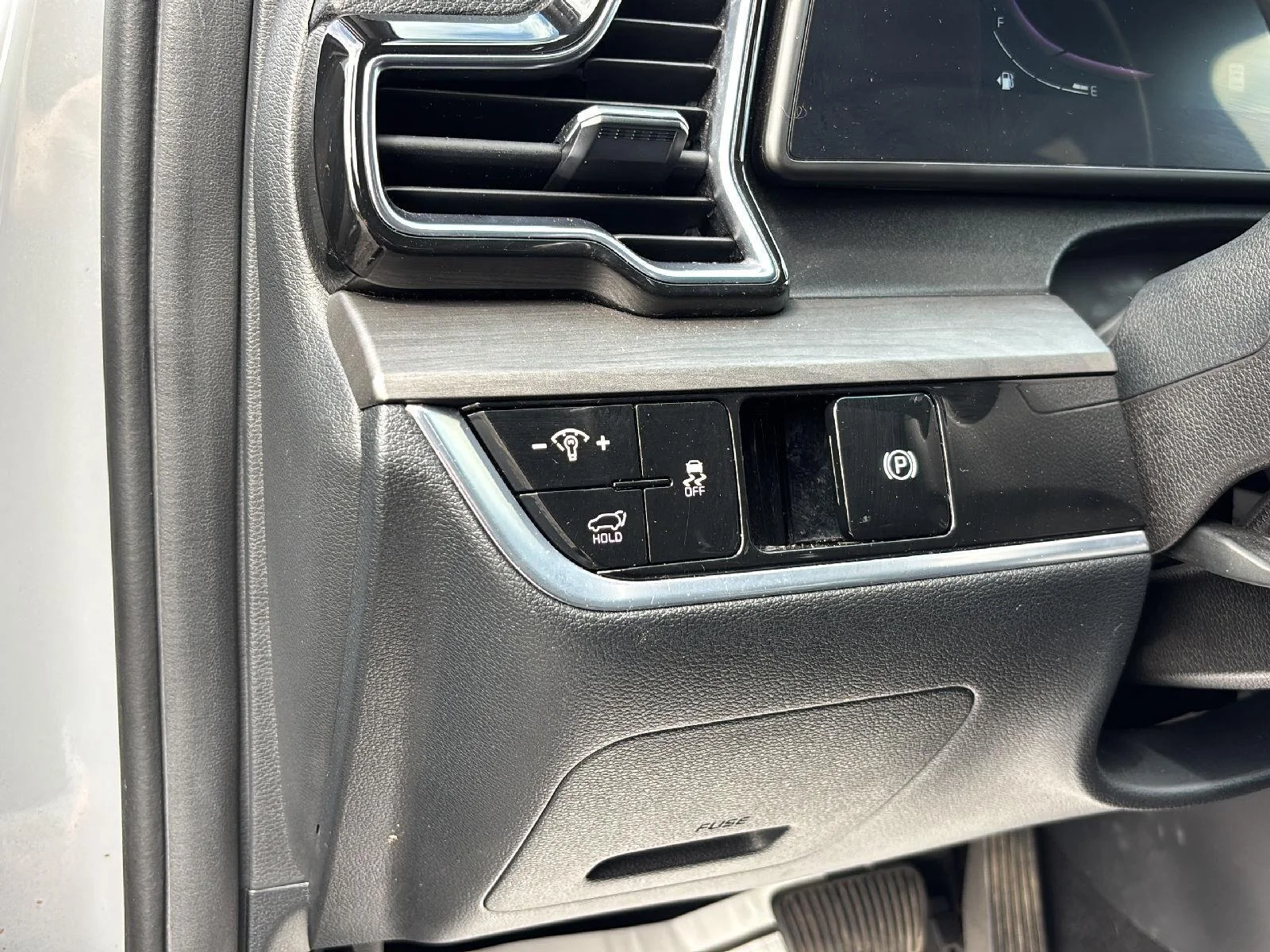 Used 2023  Kia X-Line image 15