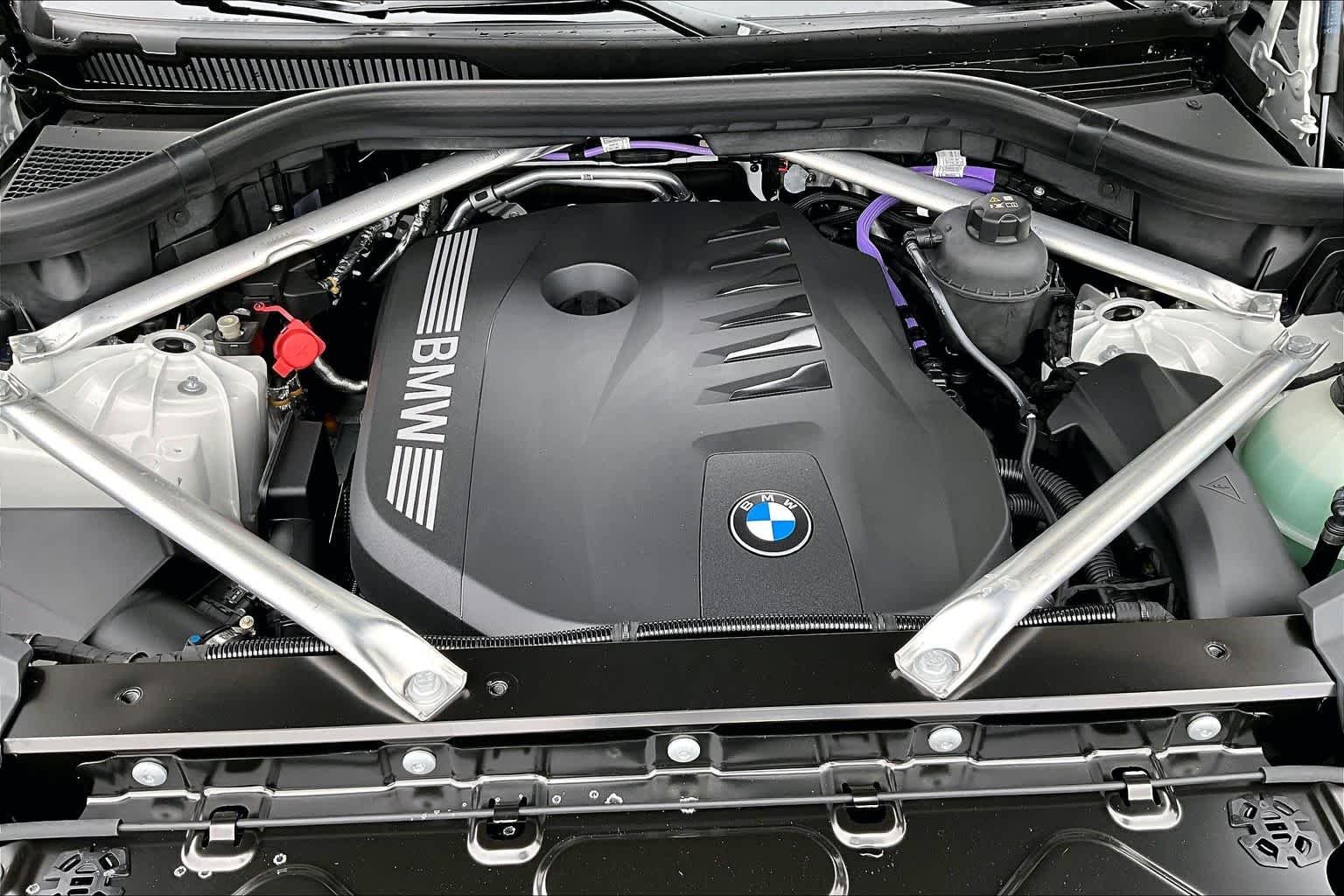 New 2026 Mineral White Metallic BMW xDrive40i image 16