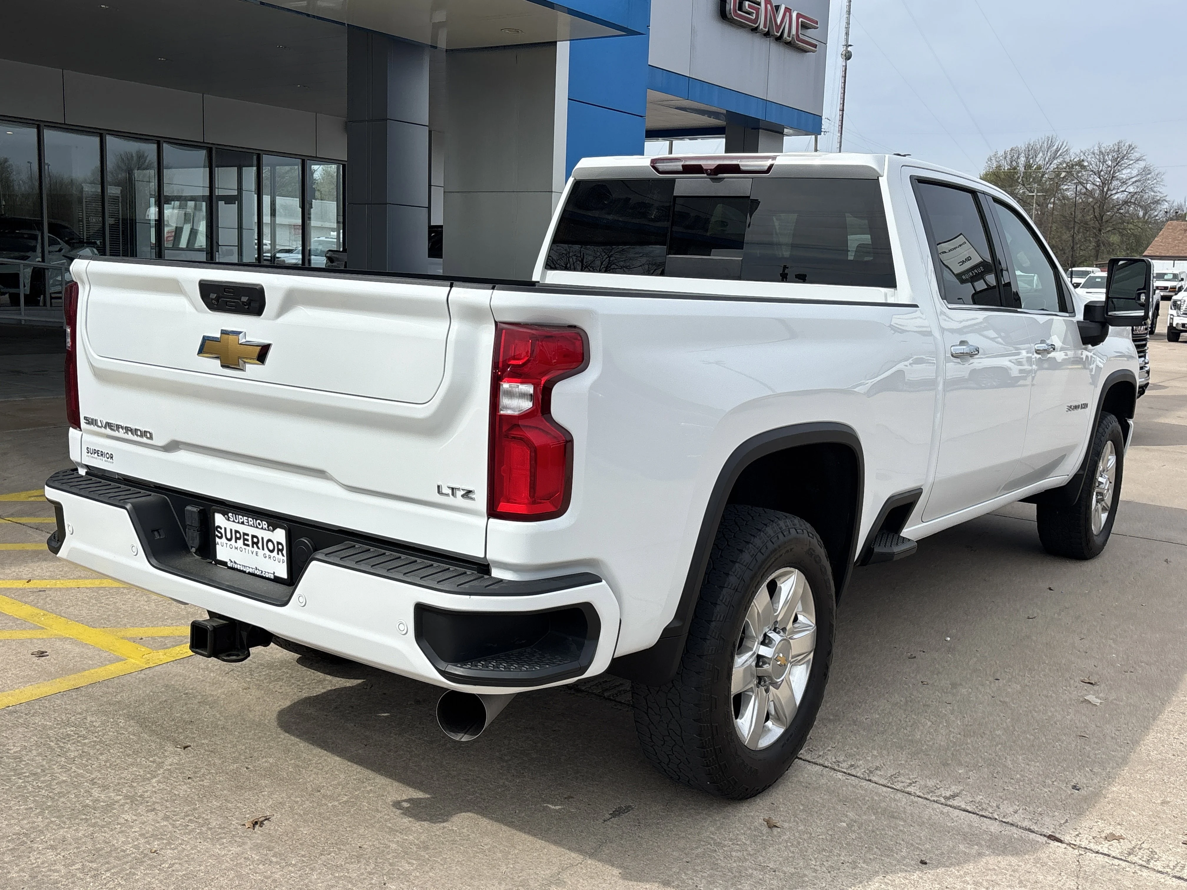 Used 2022 Summit White Chevrolet LTZ 4WD image 3