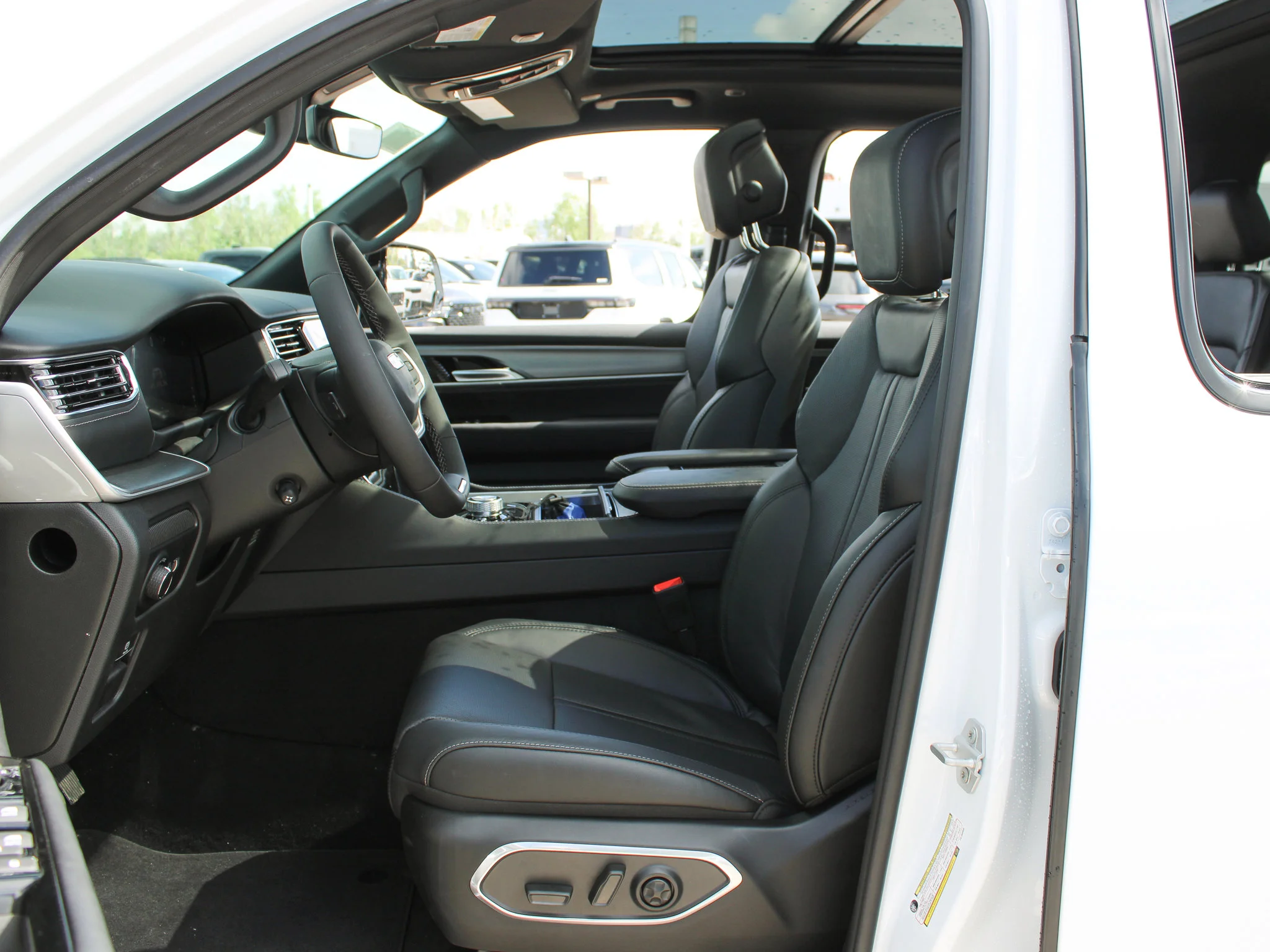 New 2026 White Jeep Limited Reserve* image 10