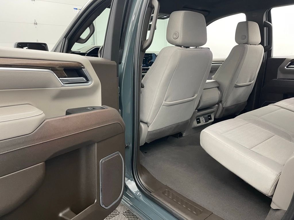 Used 2025 Cypress Gray Chevrolet LT image 37