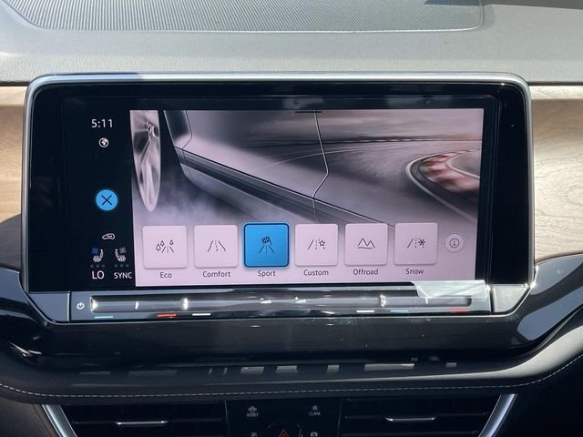New 2026 White/off-white Volkswagen 2.0T SE w/Technology image 13