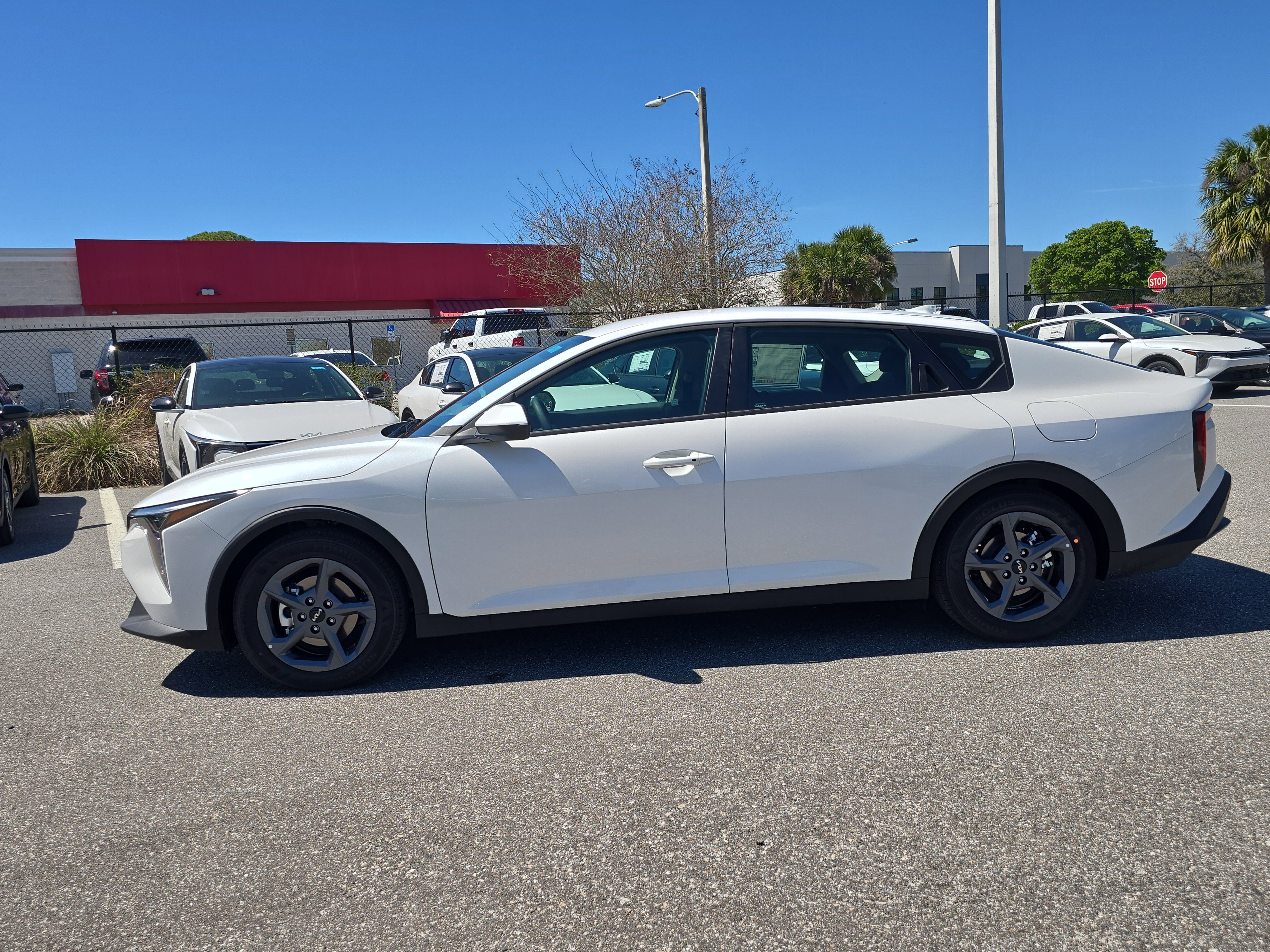 New 2026 Snow White Pearl Kia LXS image 5