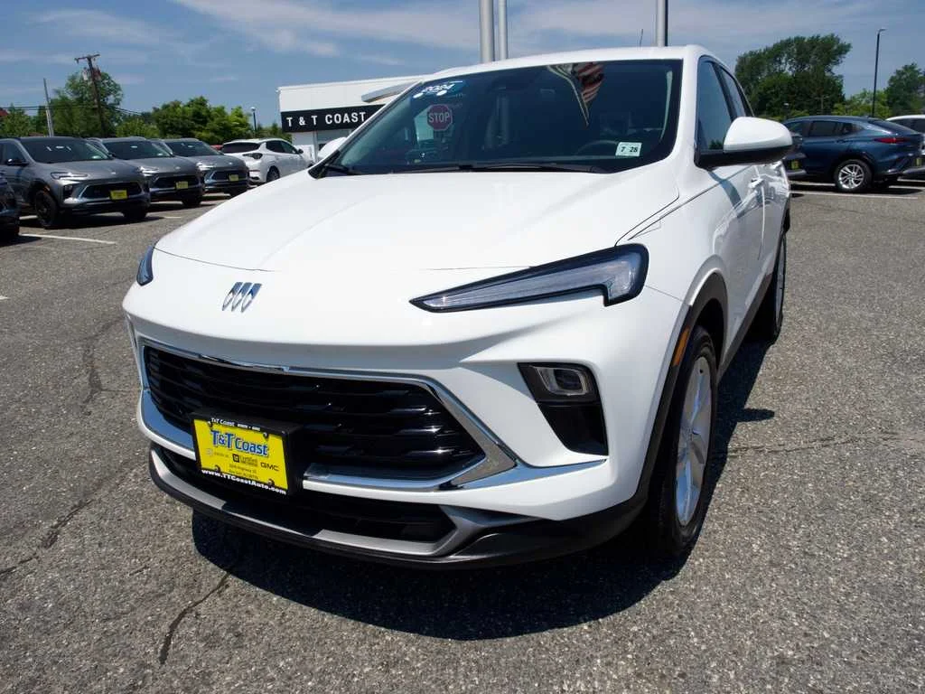 2024 Buick Encore GX Preferred's photo