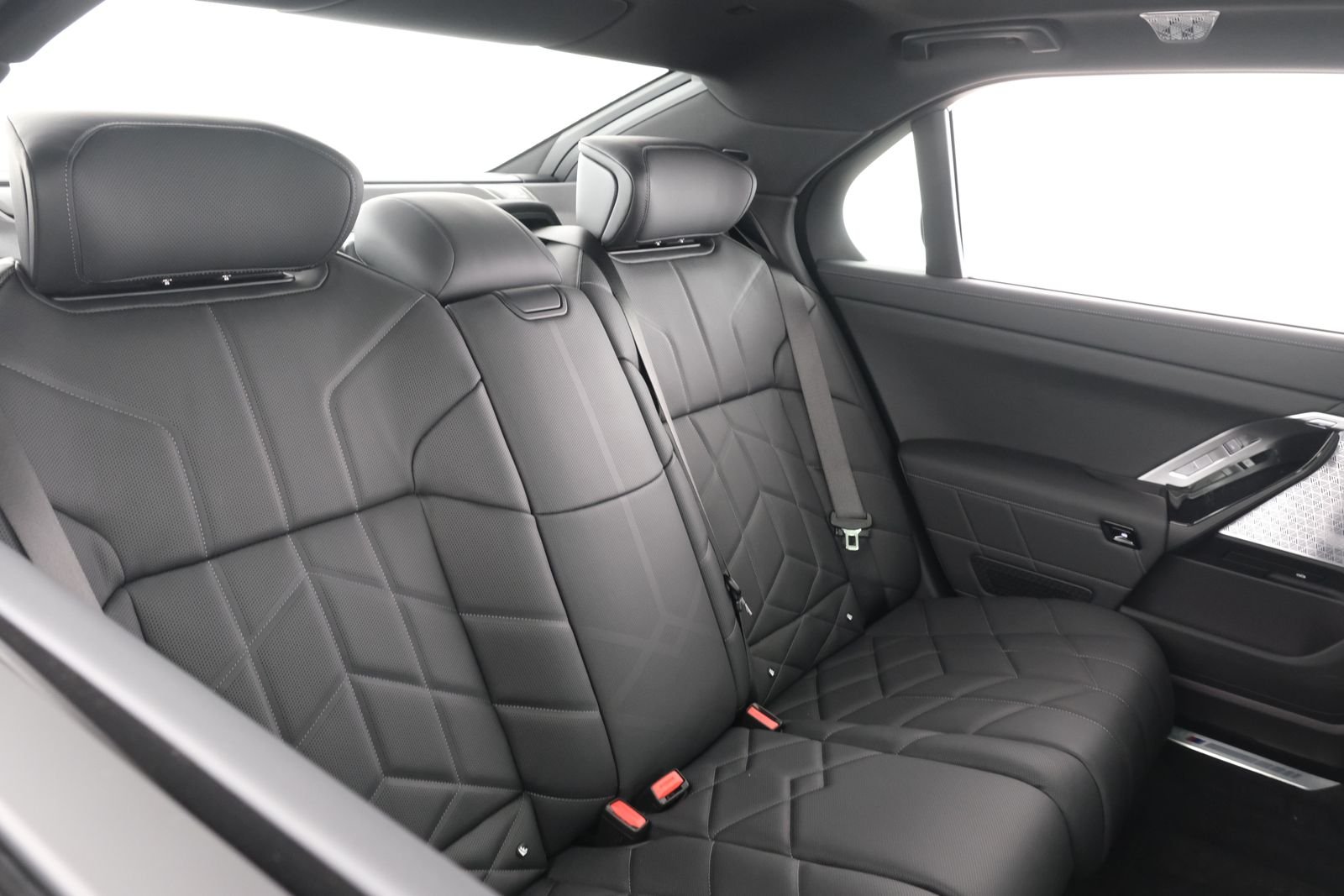 New 2026 Dravit Grey Metallic BMW 760i xDrive image 40