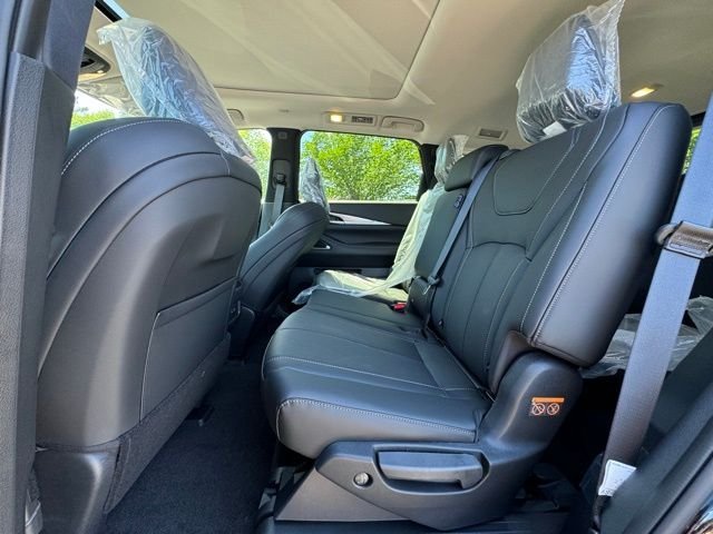 New 2027 MINERAL BLACK INFINITI Luxe AWD image 36